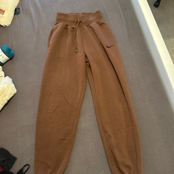 Nike Brown Phoenix Joggers - Picture 3 of 4